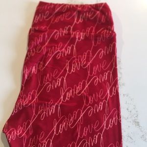 LuLaRoe Valentines Day Leggings